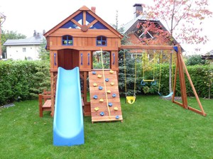 Как выбрать место для детской площадки во дворе