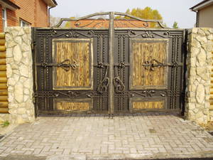 Красивые ворота для частного дома