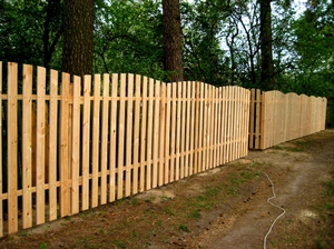 Как сделать деревянный забор?