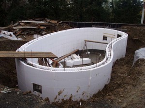 Строительство бетонного бассейна - как можно сделать чашу.