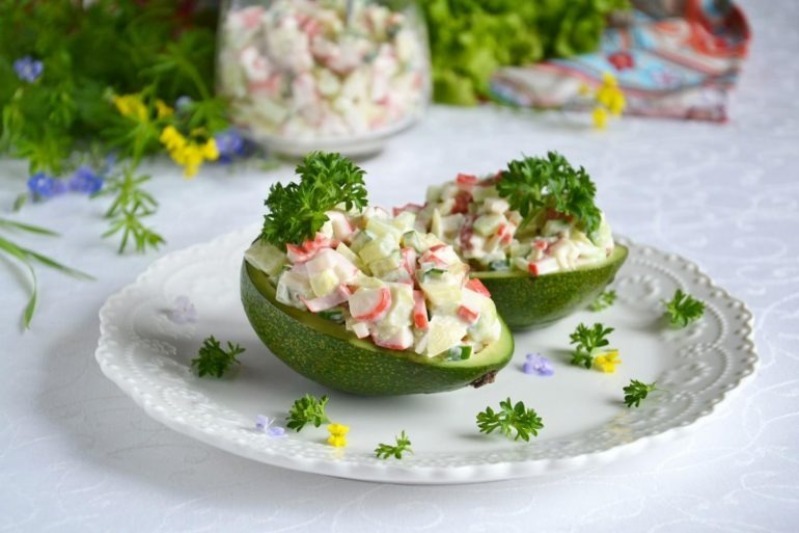 5 оригинальных салатов с крабовыми палочками, которые мало кого оставляют равнодушными